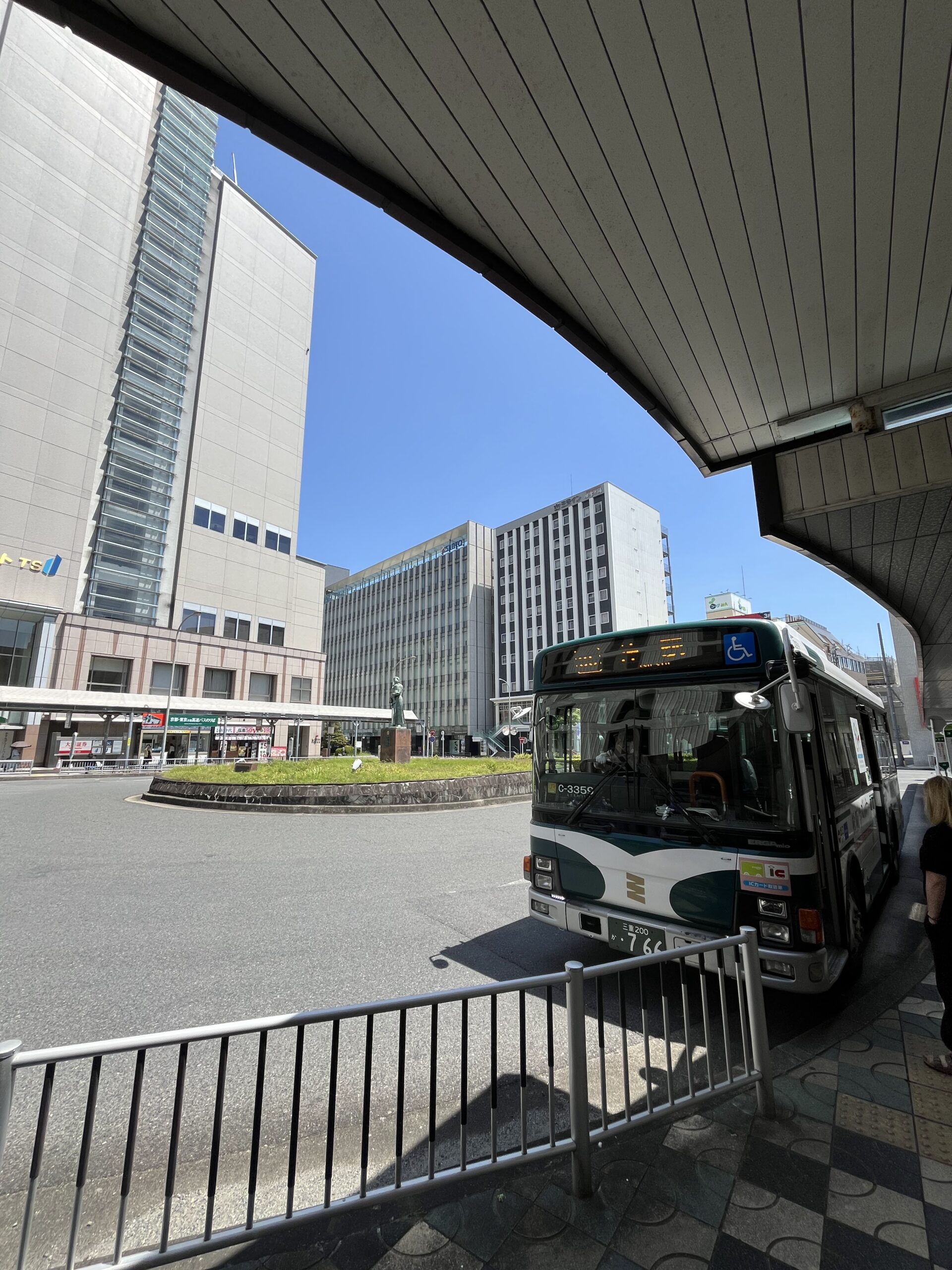 津駅での三重交通バス