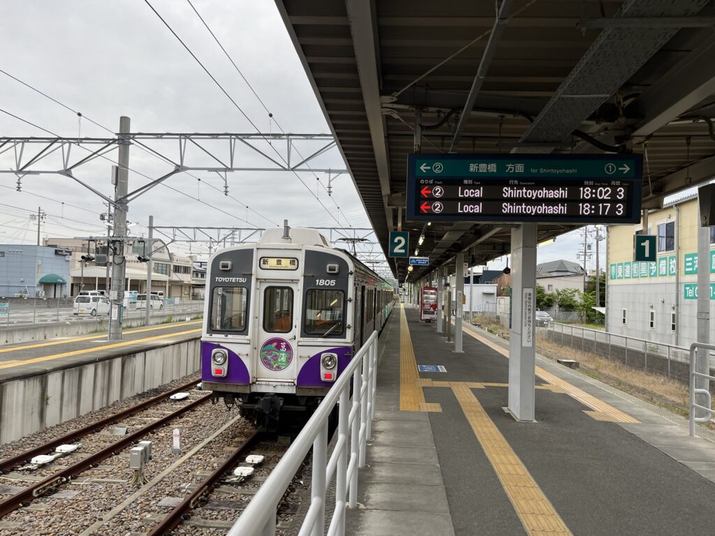 三河田原駅のホーム