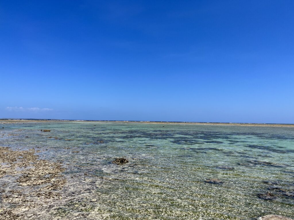 遠浅のビーチ