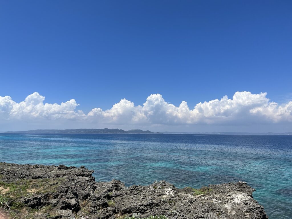 久高島から沖縄本島を臨む