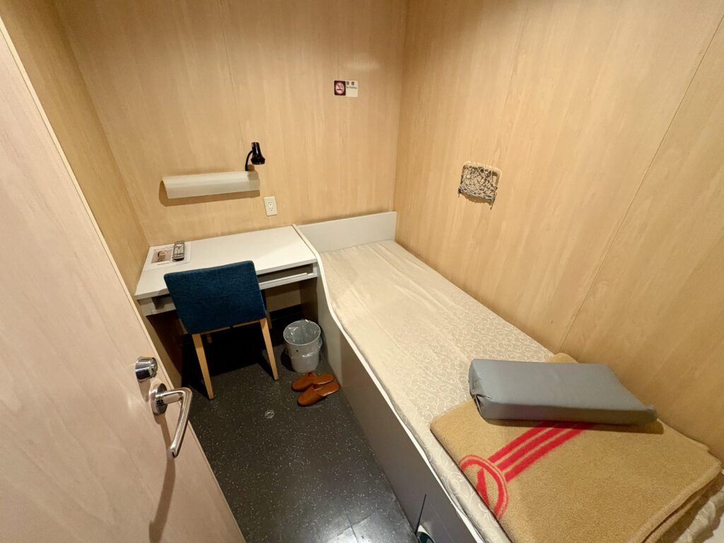 2等寝台A個室全景