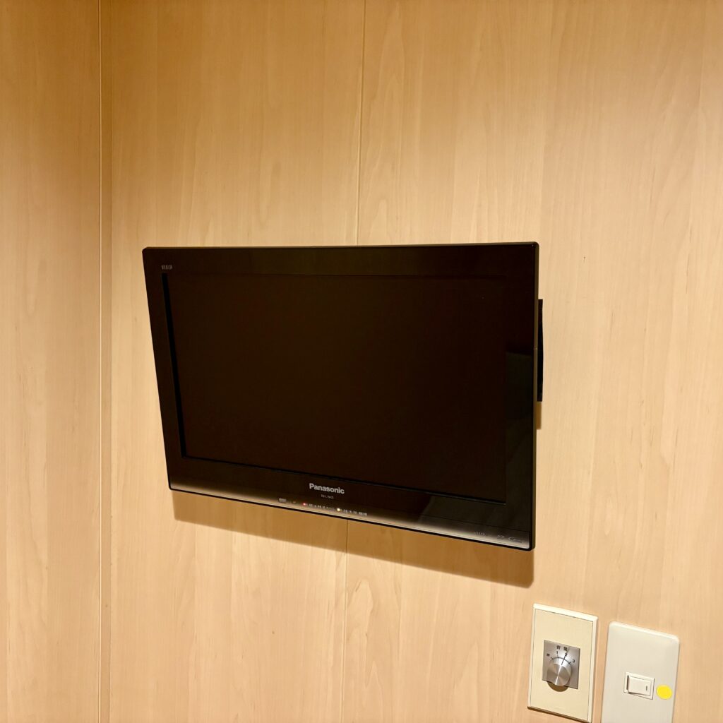 個室内のテレビ